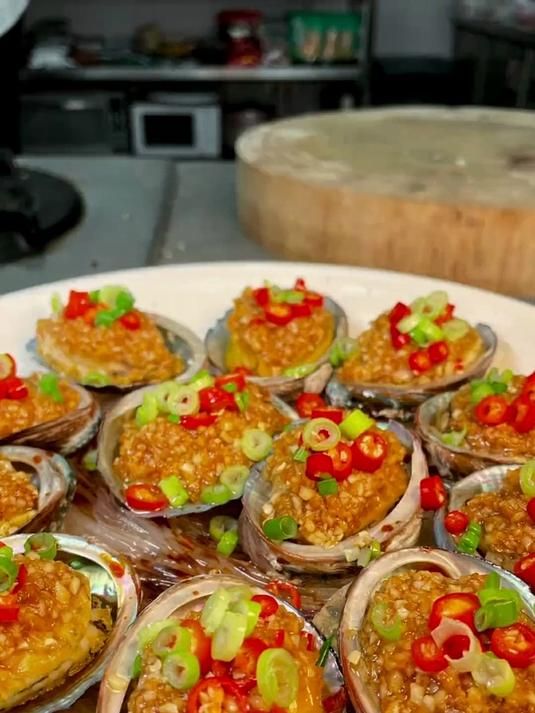 年夜饭的第15道菜！蒜蓉粉丝蒸鲍鱼