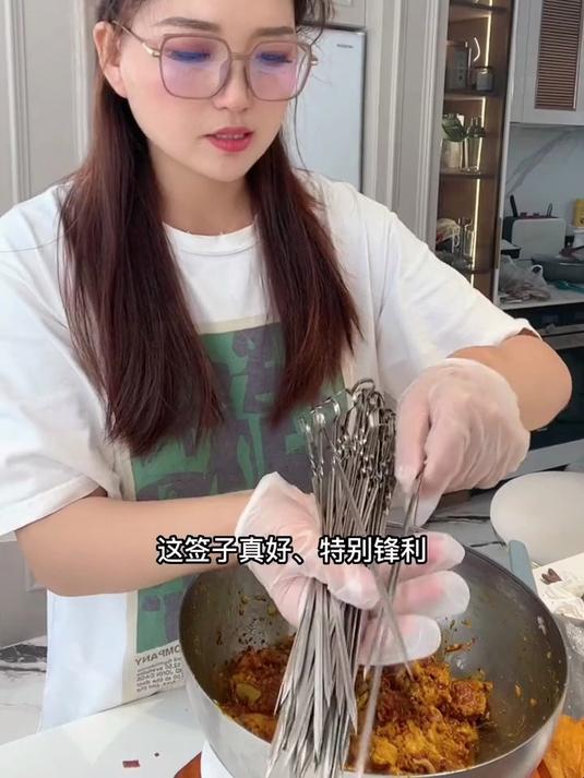 关于陕西女子在家自制新疆馕坑肉这件事,真的还挺靠谱!
