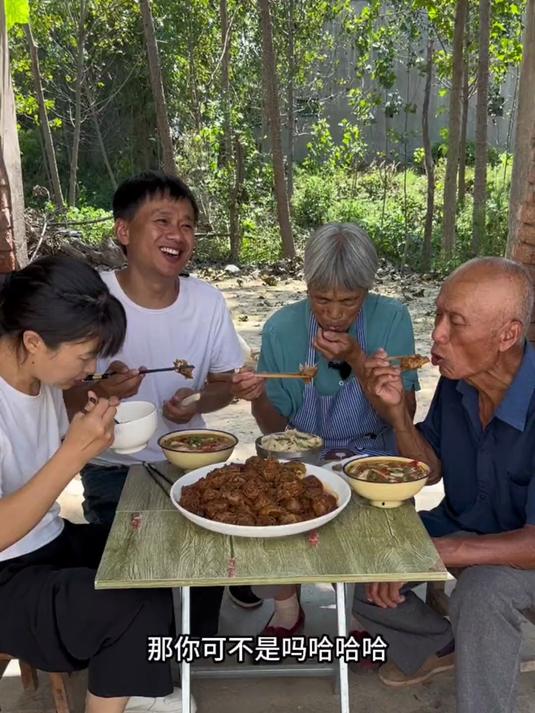 进家就叫娘,今天做的虎皮鸡头,麻麻辣辣太香了