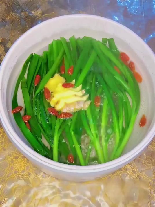 大肚腩克星,韭菜枸杞汤清肠刮油超实用