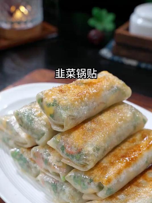 饺子皮放进食用油里蘸一下，就能做出大人小孩都爱吃的锅贴