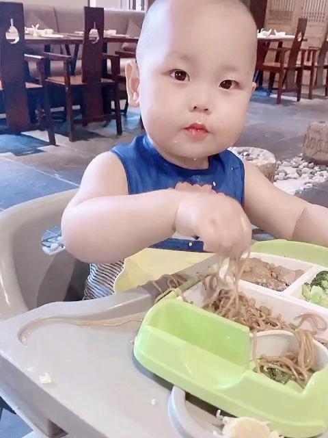 真的是吃了一个馒头