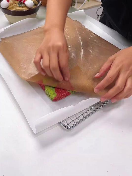 圣诞主题的双色蛋糕卷,好看又好做,圣诞做这个氛围感拉满,