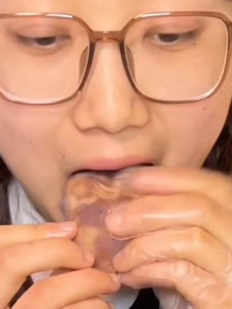 关于我一个人吃掉了半只烤鸭这件事