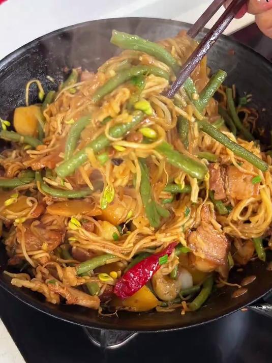 跟着河南人学的五花肉豆角焖面