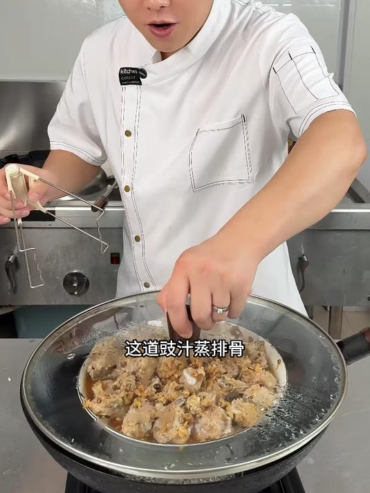 最近在师傅家学到的豉汁蒸排骨，真的特别好吃，推荐给大家