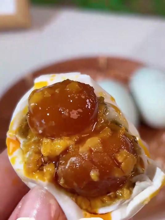 鸭蛋天花板!双黄烤海鸭蛋香到流口水?