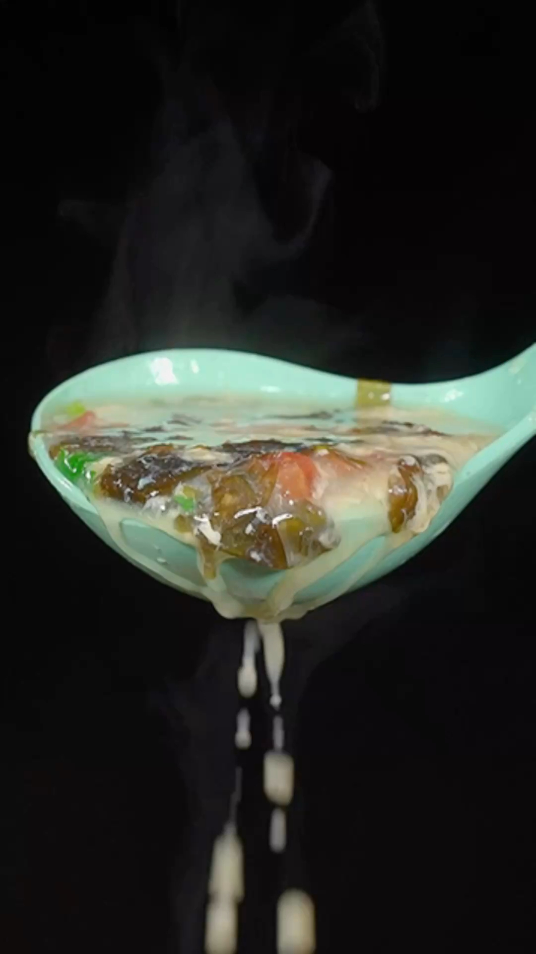 紫菜蛋花汤按照我的方法做,汤鲜味美,鸡蛋不散花还不腥,做法简单,非常好喝