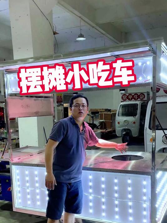 根据老板的三轮车尺寸定制的一款简单实用做早餐汤粉面的摆摊餐车