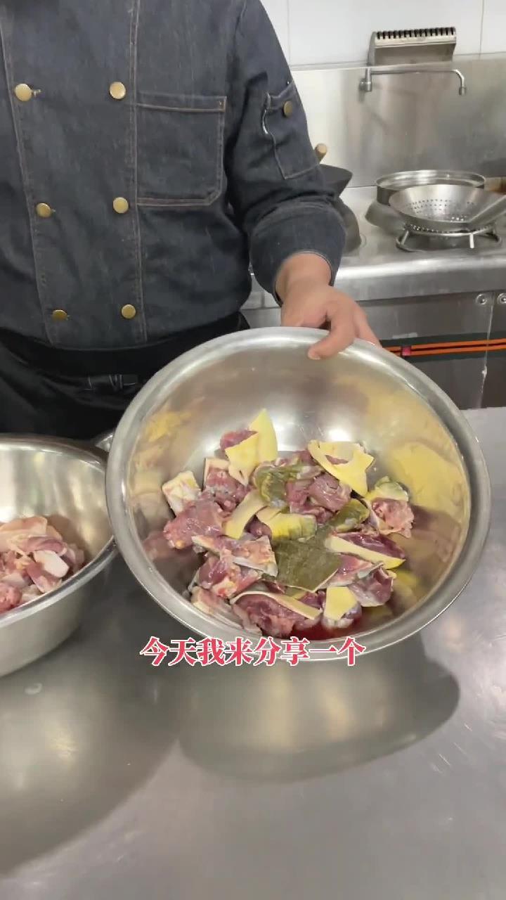 霸王别姬粤菜(水鱼焖鸡),也是冬天少不了一道菜