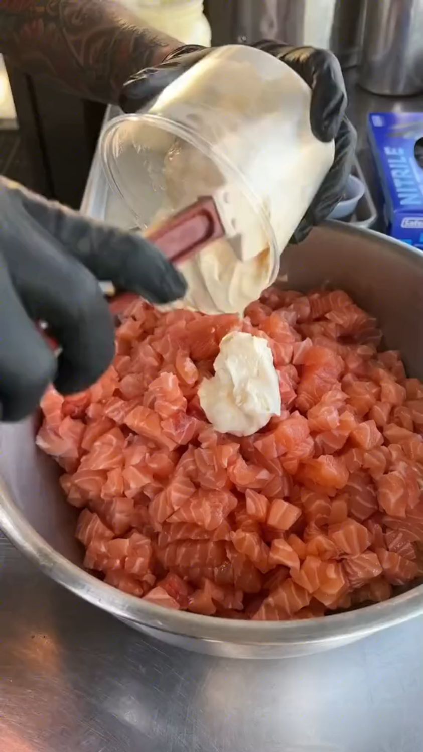 这样做的三文鱼手卷寿司,看着都好有食欲啊!