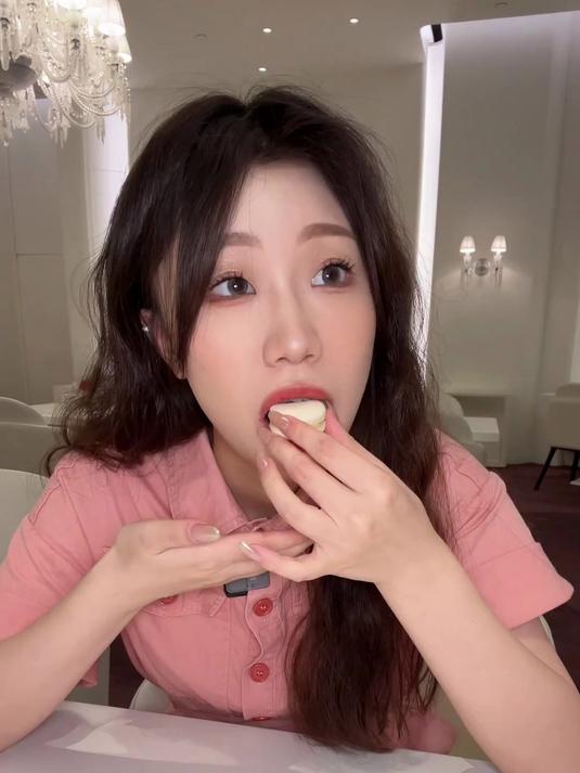 成都！价值两百万的黑天鹅蛋糕一口20是什么体验！