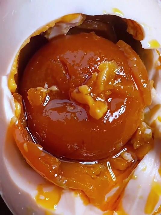 谁还没囤？红树林咸海鸭蛋这品质绝了