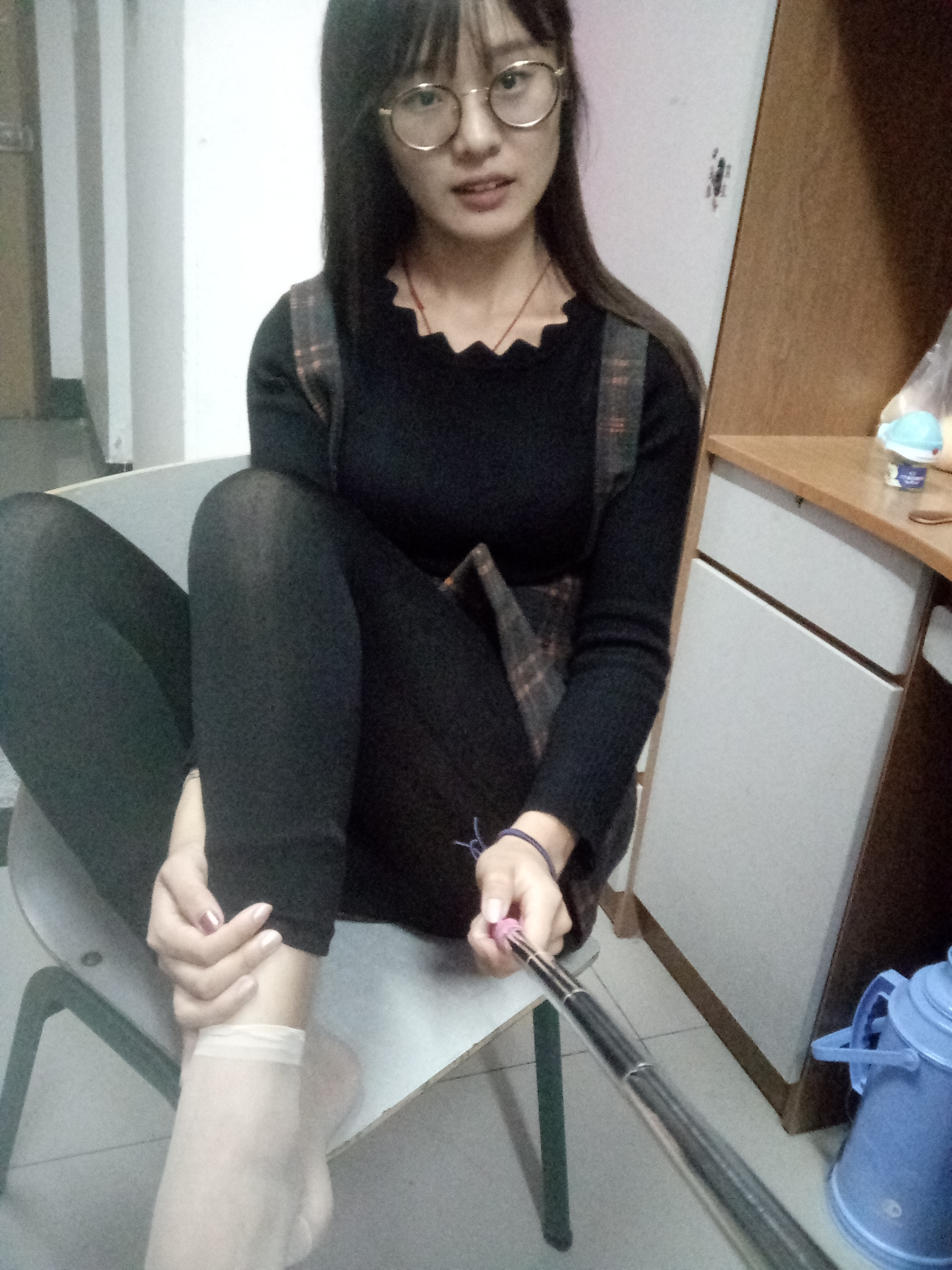 图片[70]-学妹校园寝室短丝系列001期 王丽君[85P284M]-六色网