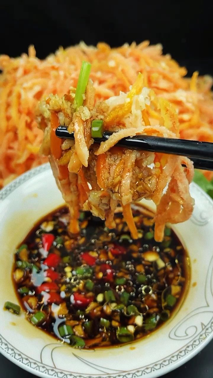 粉蒸胡萝卜丝好吃劲道一点也不陀在家做出饭店的味道