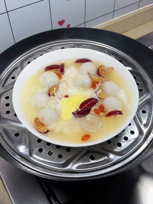 荔枝这个季节可不要错过的荔枝醪糟蒸鸡蛋