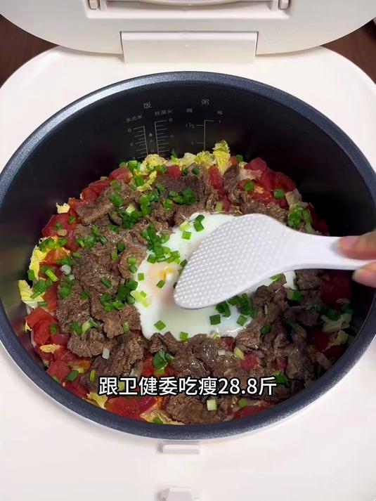 简单省事的懒人减肥法，每天跟卫健委做一道减脂餐之番茄牛肉窝蛋