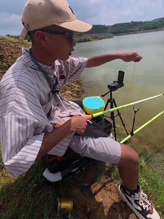 新手野钓必学的调漂技巧 钓鲫鱼你就这样调漂 杆杆大黑漂！