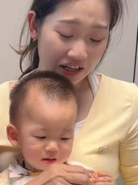 我姥今天用海参做的扬州炒饭,只为给生完孩子的外孙女补补身体