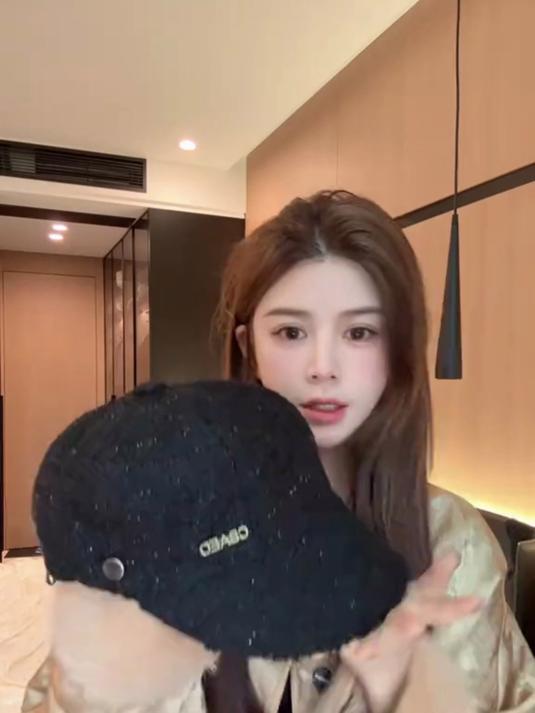 你们的入秋第一顶帽子选好了吗？不妨试试这款赫本鸭舌帽！
