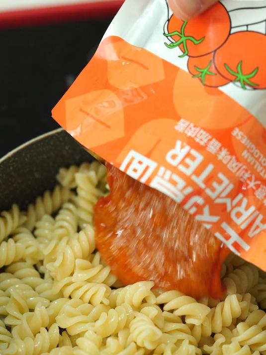 偶尔给孩子换换口味,可以试试空刻番茄肉酱意面