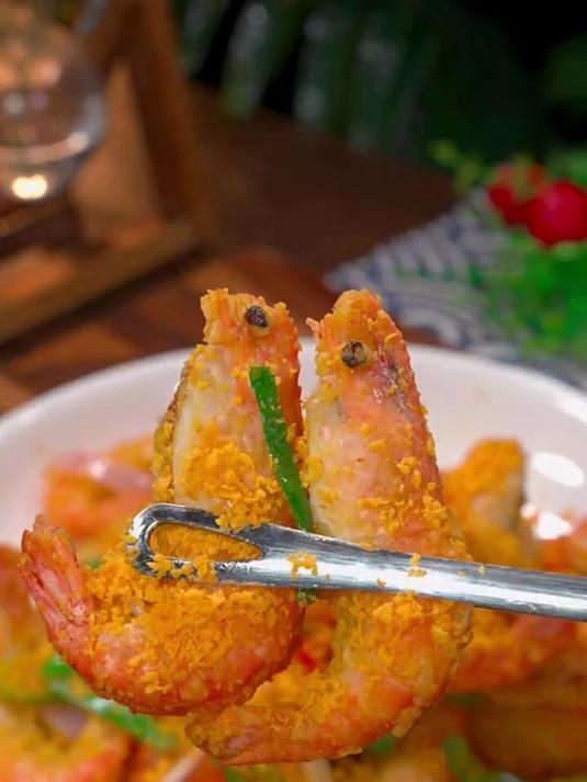 一定要试试这个港式茶餐厅排队都吃的避风塘炒虾