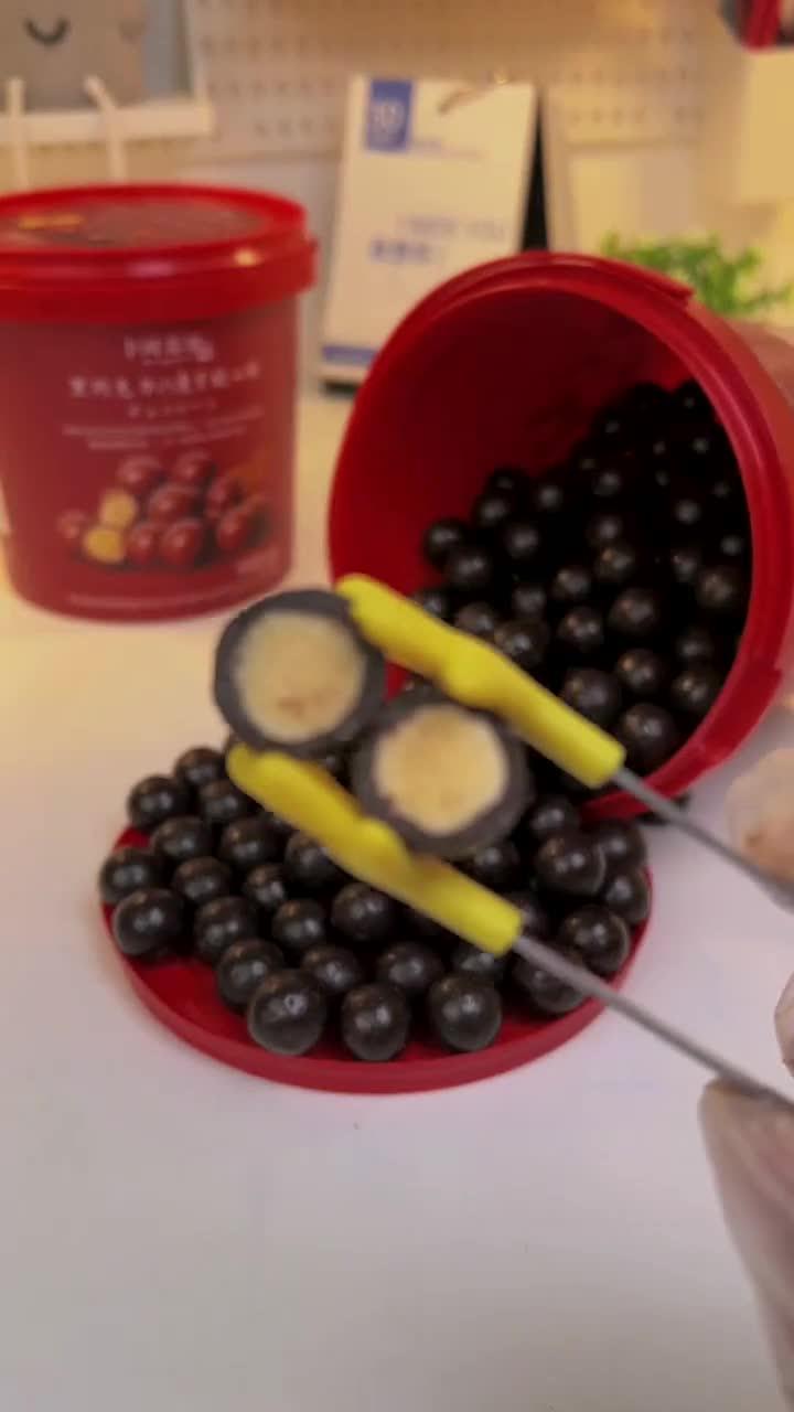 纯可可脂的浓郁的巧克力夹着麦芽夹心……