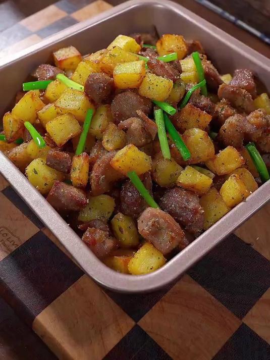 注意看以后孩子放假在家里想吃肉，你就像我这样做上一道土豆烧肉