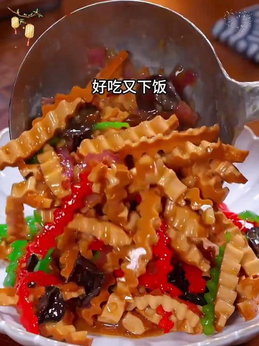 来客人的时候，就用这个波浪刀下厨，做出来的饭菜好吃又好看