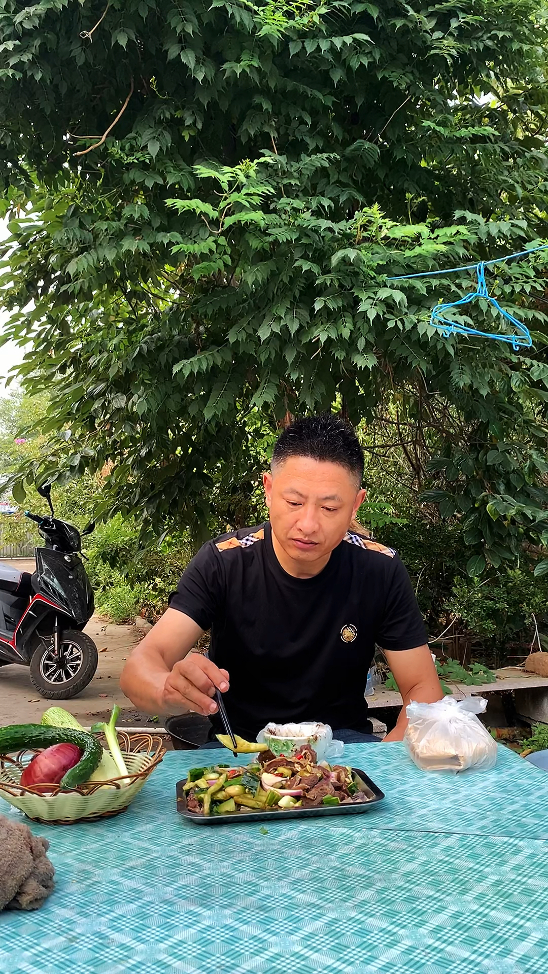 今日菜系罗根肉条黄瓜