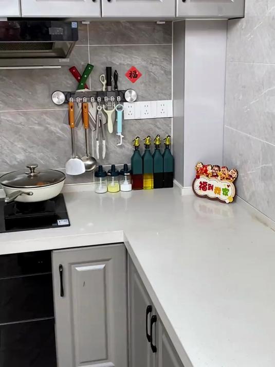 备菜时别再大盘小盘堆满厨房了，可以放个这种壁挂上墙的备菜架