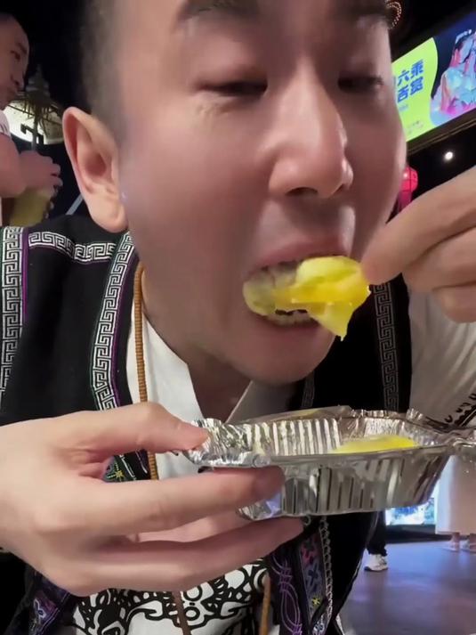 注意是舂鸡脚,不是春鸡脚