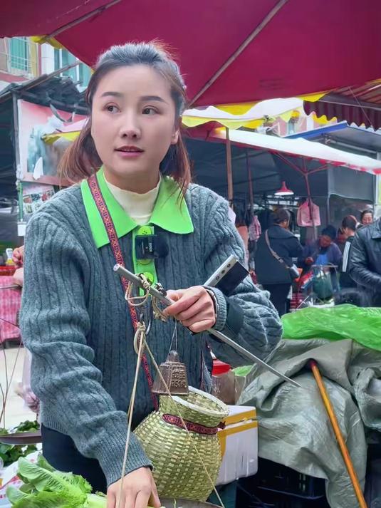 每个日子都带着期待乘风而起，不问归期，保持热爱