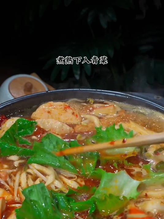 天气变冷在家做上一锅砂锅刀削面,做法简单,比外面卖的还好吃