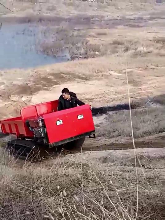 履带运输车多少钱?拉玉米、拉大姜专用车,泥泞道路不陷车