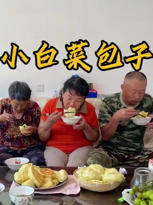 蛤蜊肉小白菜包子,嫩嫩的小白菜加上蛤蜊的鲜,真绝了