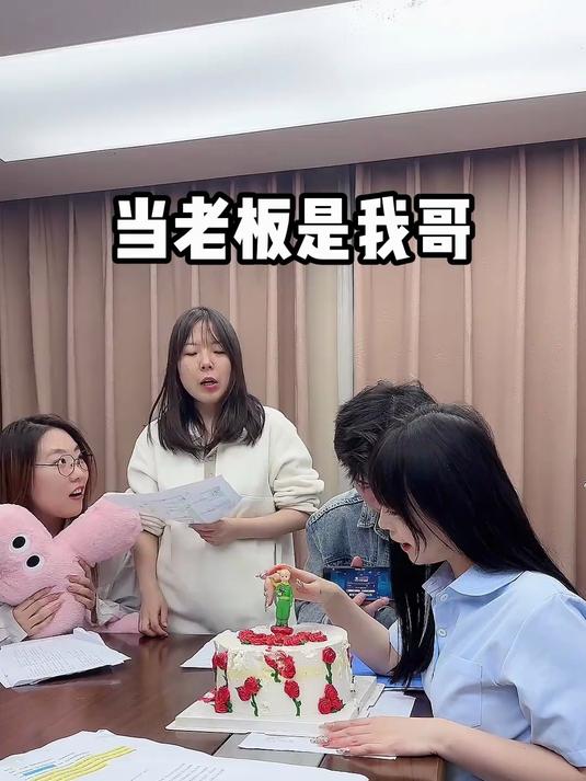 于主管:快尝尝!新鲜出炉的手抓蛋糕～