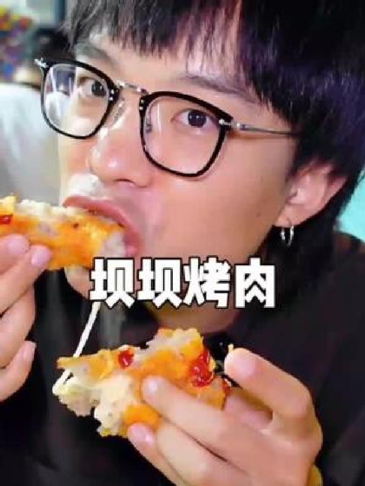 隐藏在居民楼下的烤肉店,烧椒生拌牛肉太了