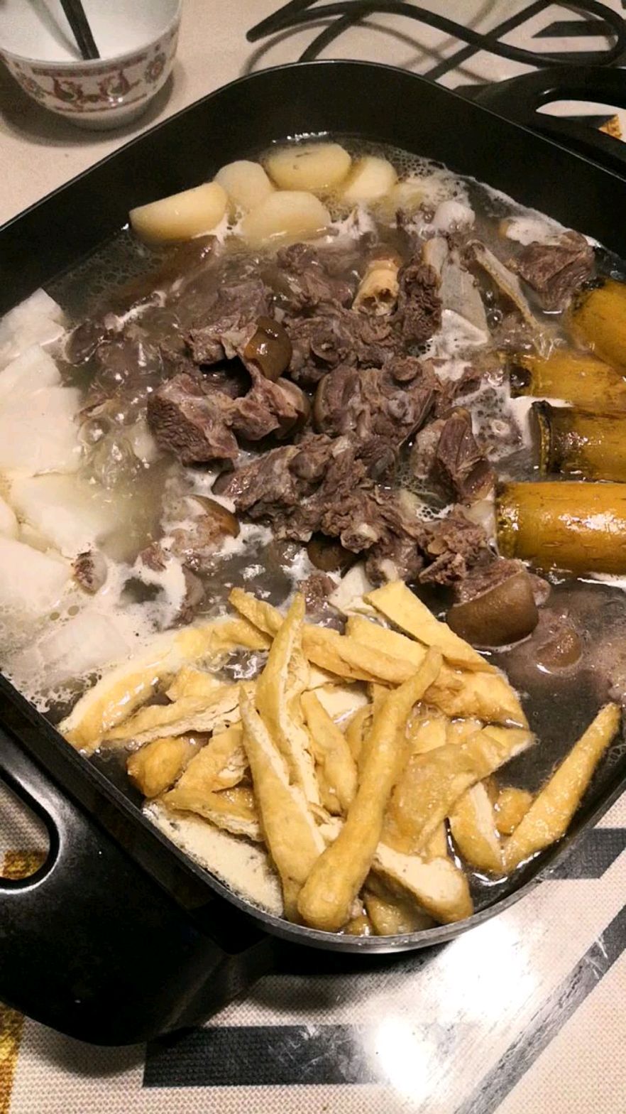 南宁人的清水羊肉做法是用甘蔗马蹄来提升羊肉的鲜甜