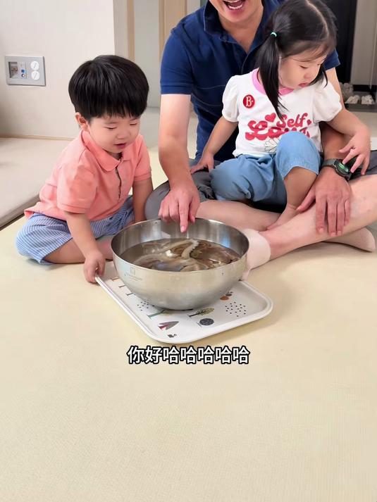 婆婆和公公 去海鲜市场买了海鲜,做小葱海鲜煎饼吃