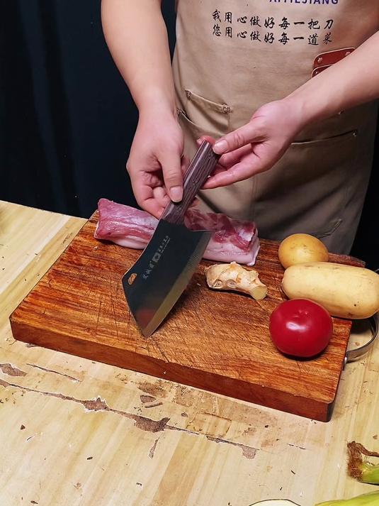 鲨鱼小菜刀,很锋利小巧,切菜刀快速切片切丝非常丝滑
