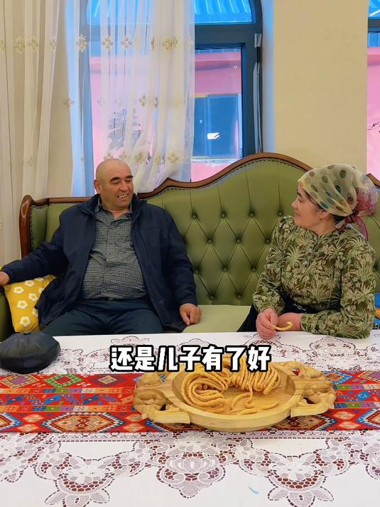 老爸吐槽老伴的手艺!老妈一出手,一碗新疆炒米粉让老爸心服口服!酱香浓郁,米粉爽滑!小白也能