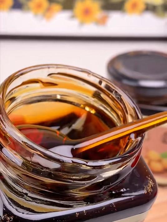 一到秋冬季节,每天来上一杯枇杷秋梨膏水,让您一整天喉咙润润的