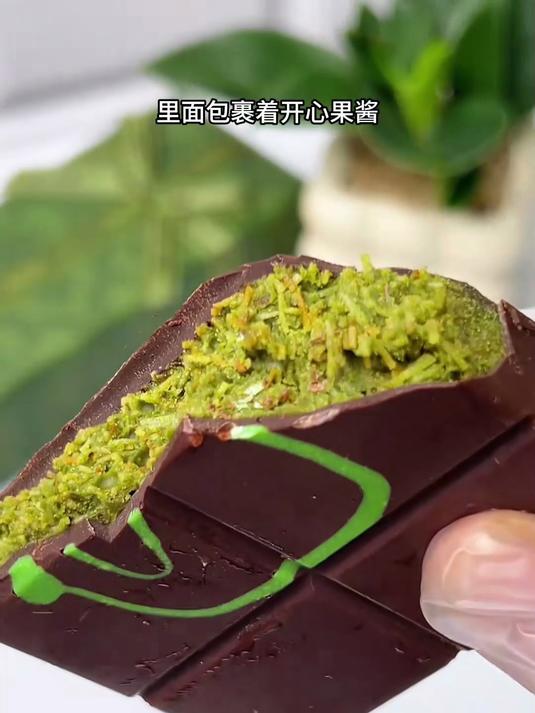 迪拜限定巧克力礼盒！宝石般的造型，送礼拿得出手超有面