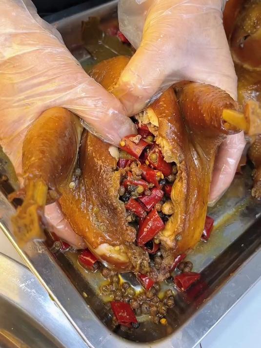 在家就能做麻辣鲜香的麻椒鸡分享给大家,煮出来香辣入味