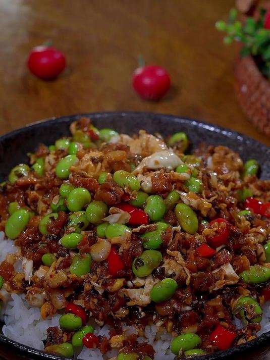 这是我家都爱吃的外婆菜炒毛豆