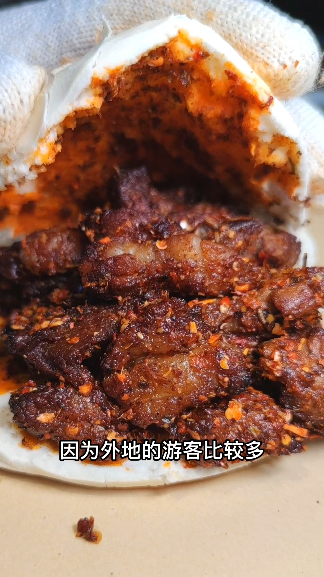 来“馍都”西安吃美食,有一种肉夹馍不要错过,绝对好吃还顶饱