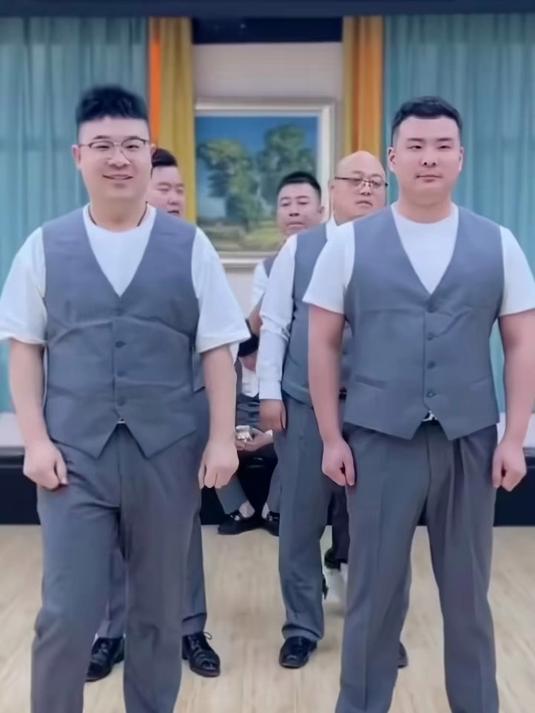 小鸡咯咯哒,一帮开心快乐的80男人