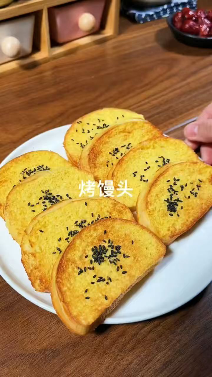 馒头别在啃着吃了,用空气炸锅烤馒头片不要太好吃哦!一般人我不说 #空气炸锅美食#美食