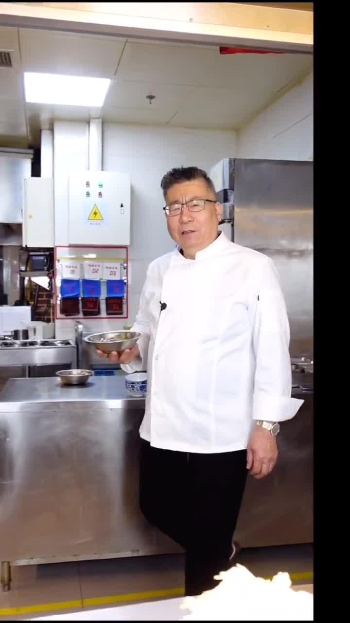 石万荣大师教你做海白虾炒白菜